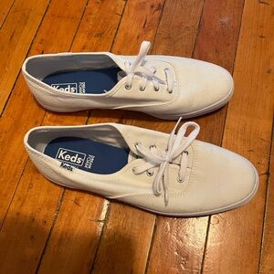 Keds White Sneakers with Smooth Interior and Curved Heel Design